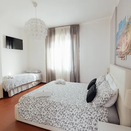 Acacia Apartment