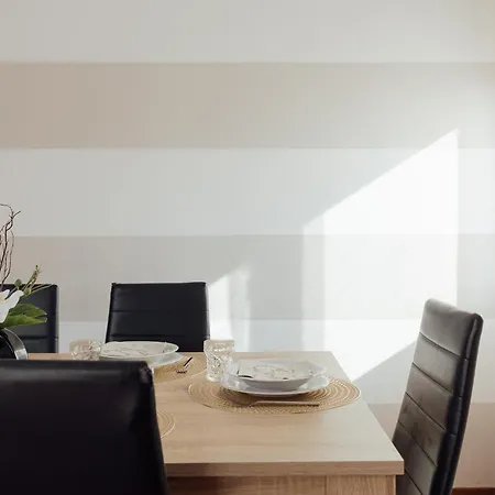 Acacia Apartment